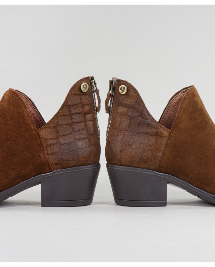 Ginova Boots with Close in the Back