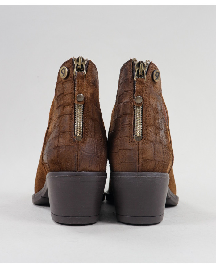 Ginova Boots with Close in the Back