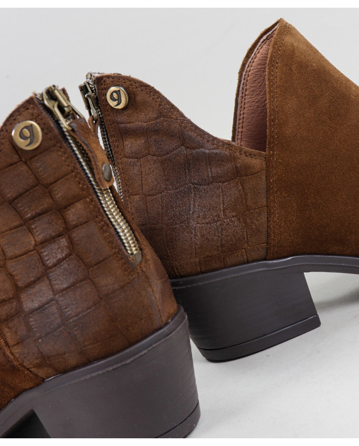 Ginova Boots with Close in the Back