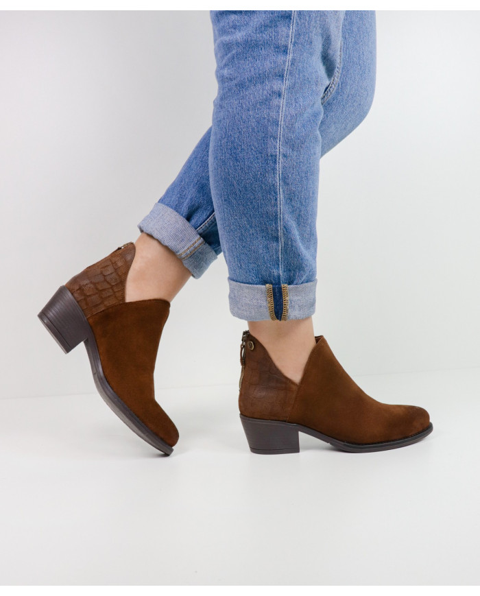 Ginova Boots with Close in the Back