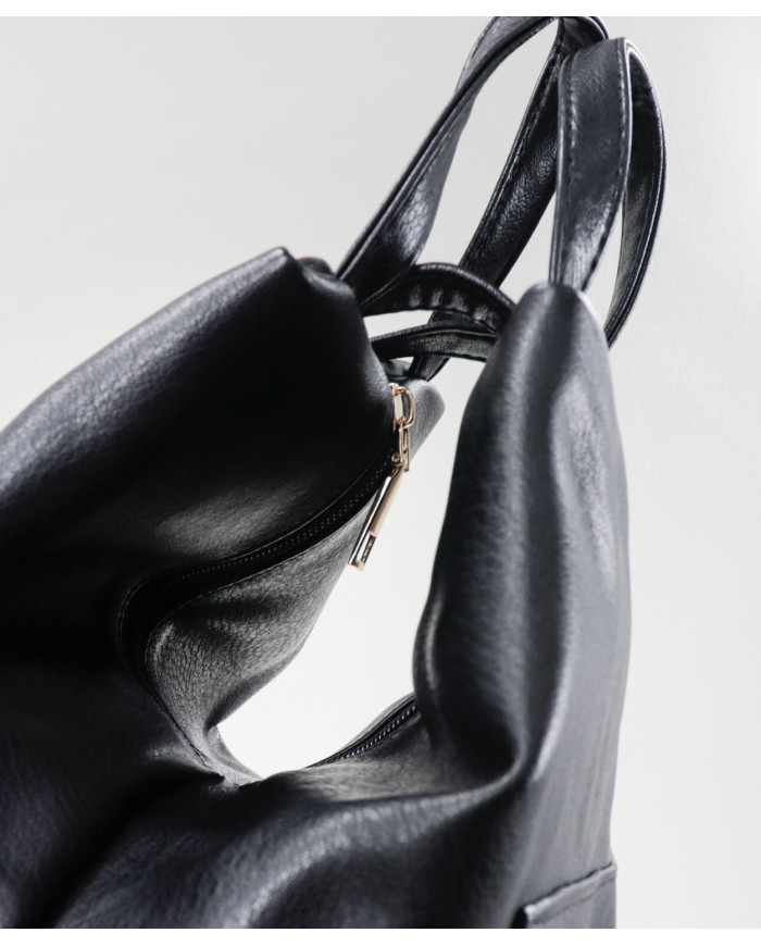 Mochila Preta Feminina com Fecho Frontal