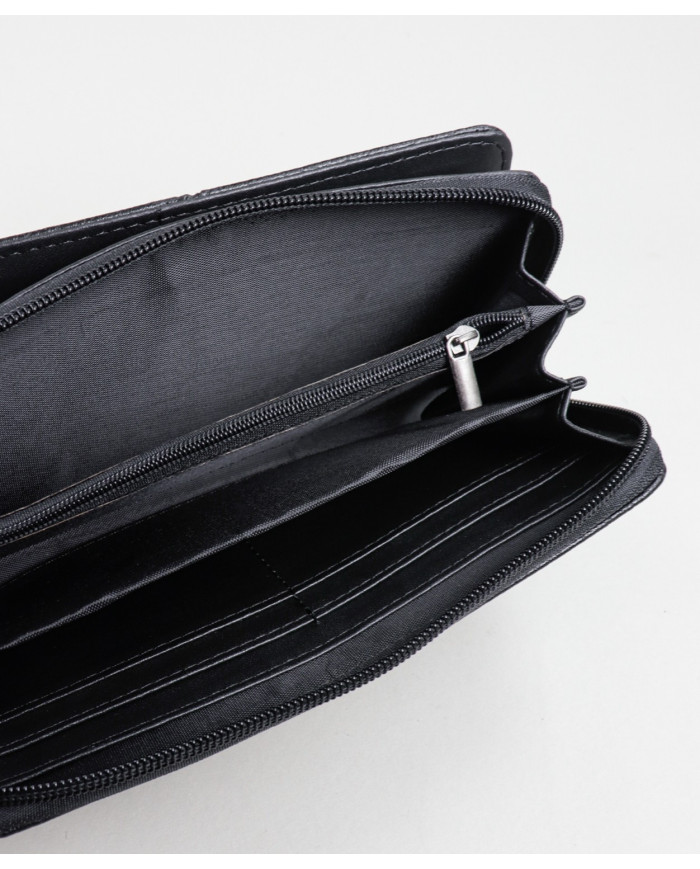 Cartera negra de mujeres con texturas