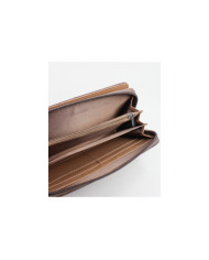 Cartera marrón de mujeres con texturas