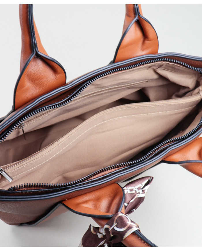 Camel de la señora con Scarf