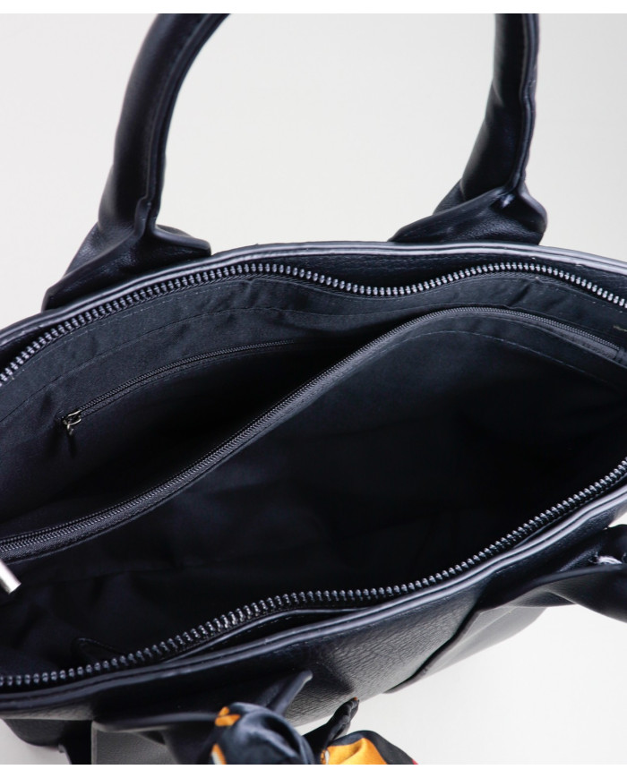 Maleta negra de Lady con bufanda