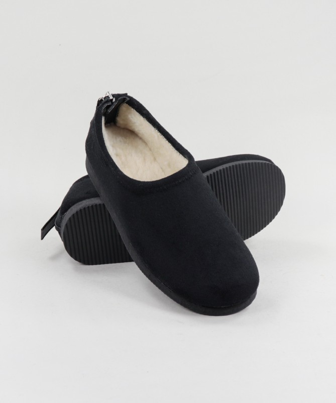 Pantufas Pretas Femininas de Pelo com Fecho