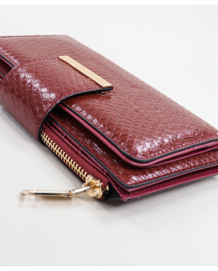 Cartera roja de mujeres con varias particiones