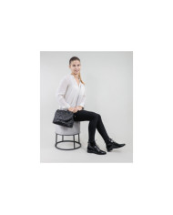 El hombro negro de Lady Bolsa