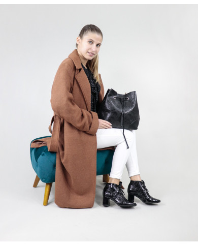 Caso negro de damas con cordón ajustable