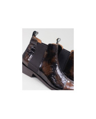 Botas Castanhas Rasas Ginova com Acabamento Envernizado