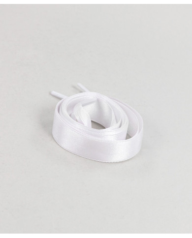 Pequeños brazaletes blancos