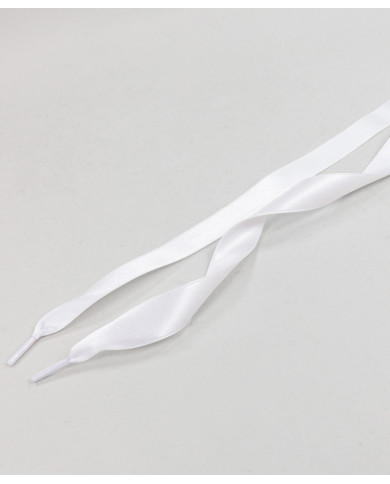 Pequeños brazaletes blancos