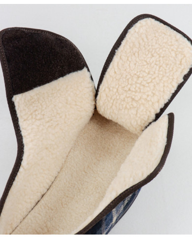 Pantufas em Xadrez Cinza com Pelo no Interior