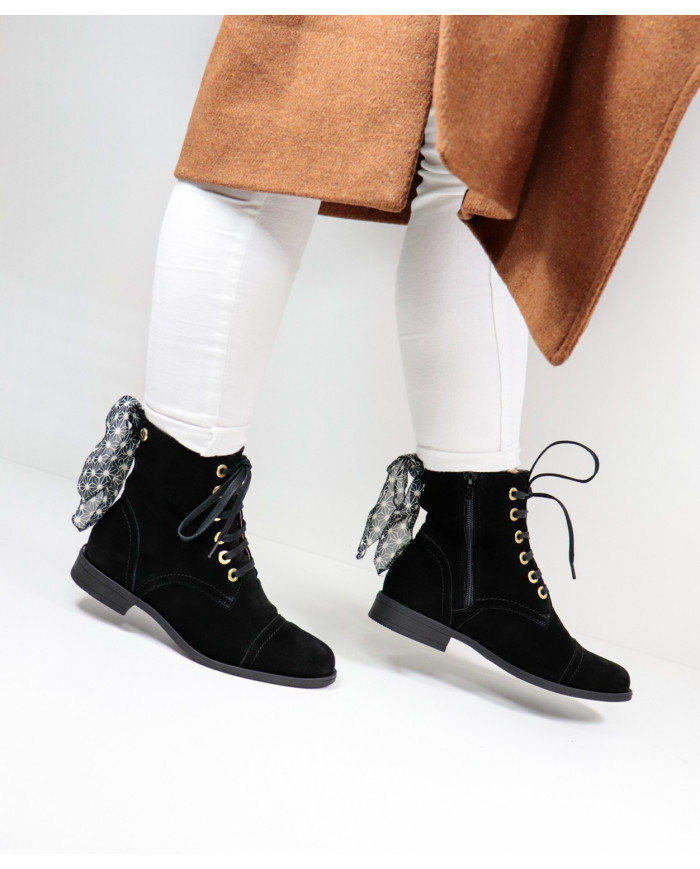 Botas Femininas Ginova com Lenço Atrás
