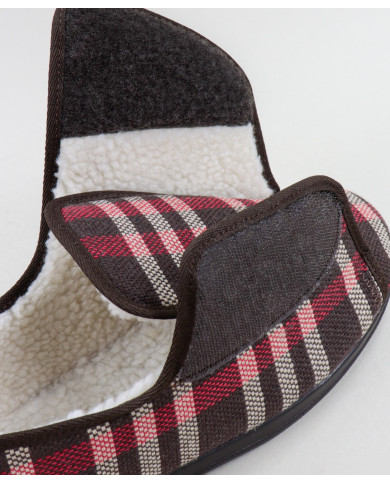 Pantufas en Ajedrez Rojo con Poro Interior