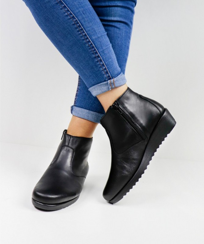 Women's Comfortable Boots with Zip Ginova