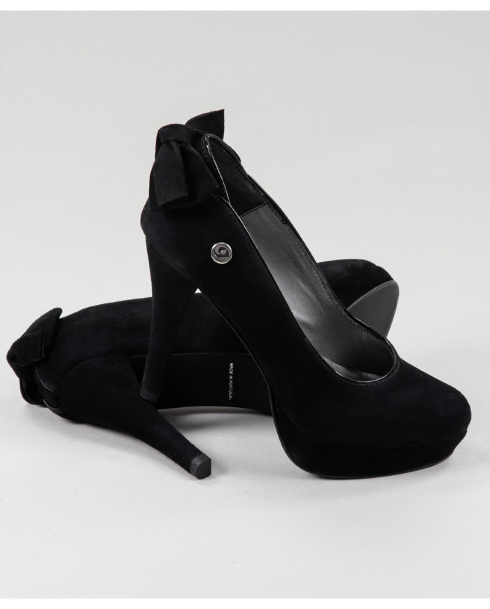 Black Lace Shoes in the Part of Ginova