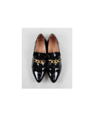 Sapatos Pretos Rasos Ginova com Franjas e Aplique Metálico