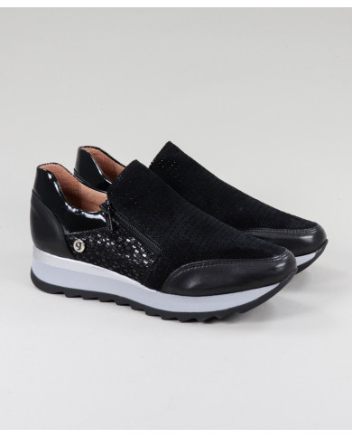 Black shoes Ginova Perforated with Elastic in the Laterals