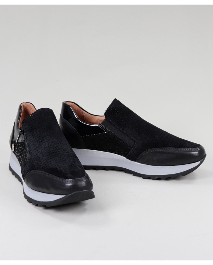 Black shoes Ginova Perforated with Elastic in the Laterals