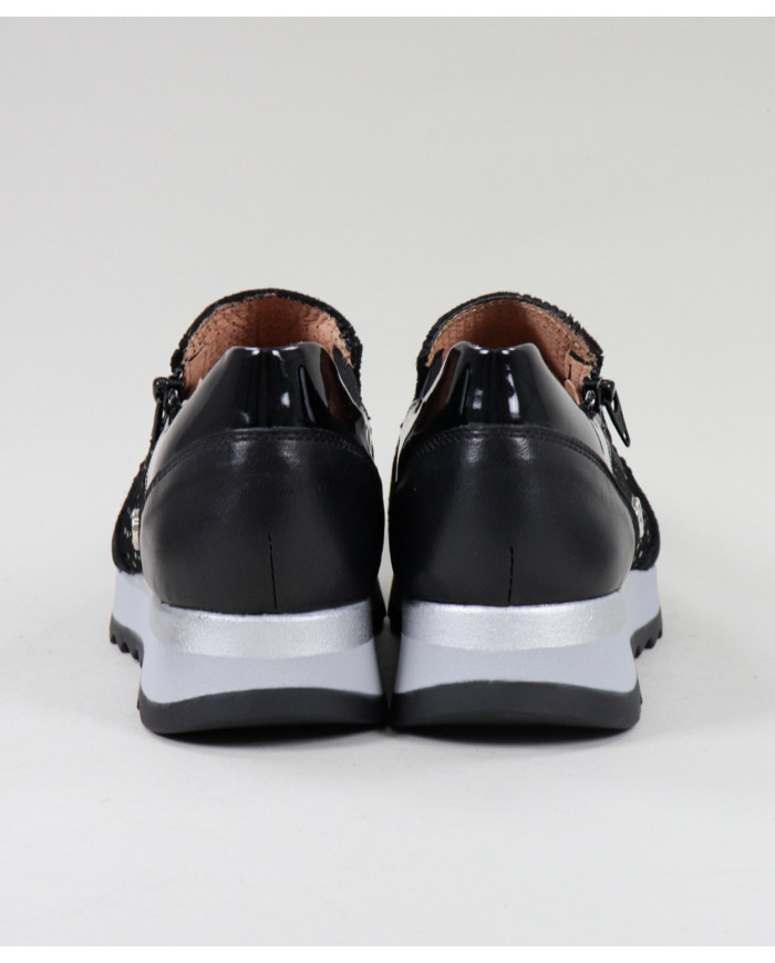 Black shoes Ginova Perforated with Elastic in the Laterals