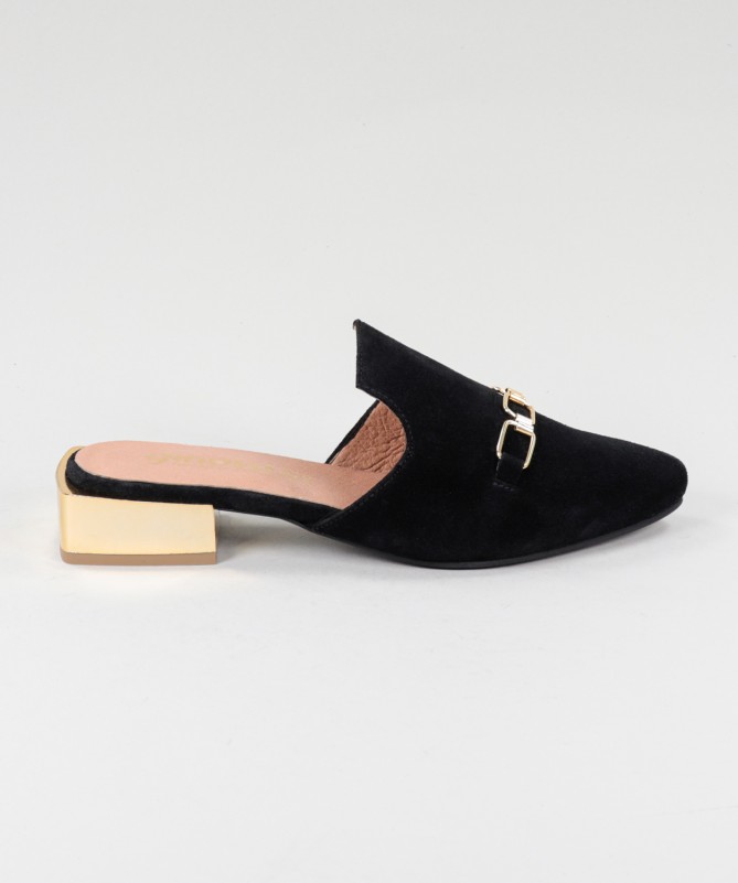 Mules Pretos Ginova de Senhora com Aplique Dourado