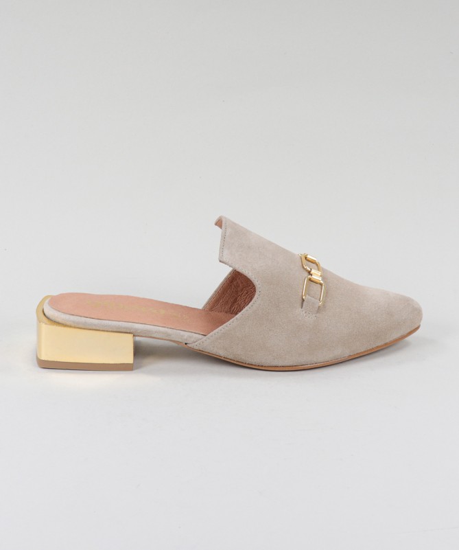 Mules Taupe Ginova de Senhora com Aplique Dourado