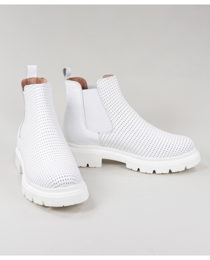 Ginova Woman Boots with Elastic