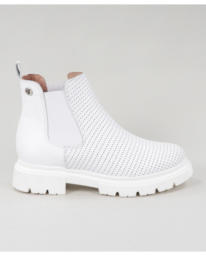 Ginova Woman Boots with Elastic