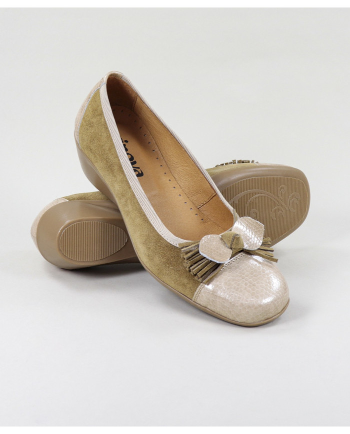 Sabrinas Taupe Ginova with Lace and Oranges