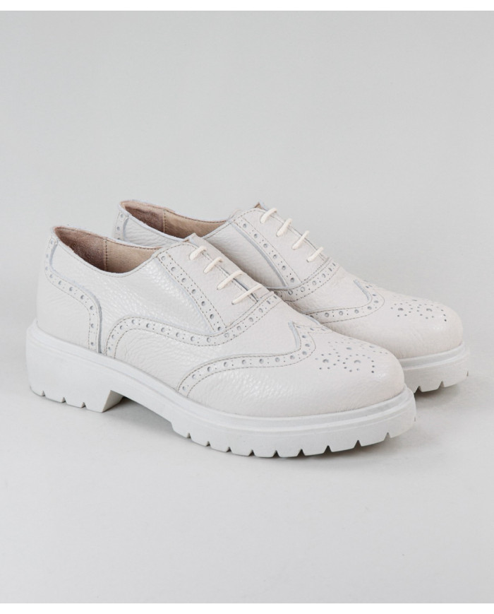 Sapatos Bege Rasos de Senhora Ginova de Atacadores