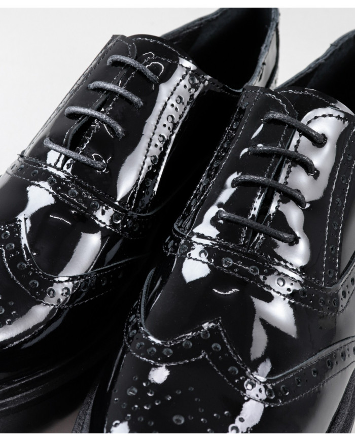 Sapatos Pretos Rasos de Senhora Ginova de Atacadores