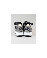 Pretas de Mulher Ginova shoes with Pearls