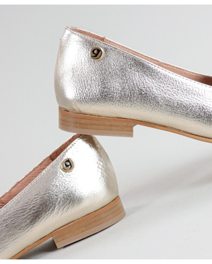 Sapatos Dourados Rasos Ginova Práticos