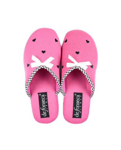 Chinelos de Quarto de Senhora Fuxia DeFonseca com Corações Bordados
