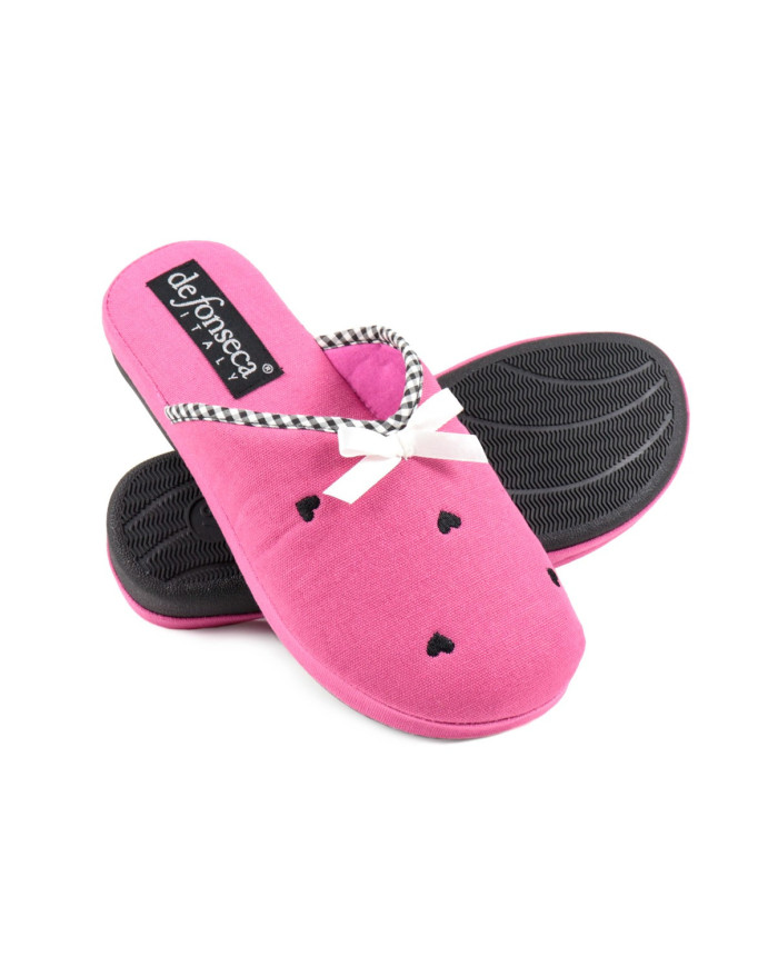 Zapatillas de la habitación de damas DeFonseca con corazones bordados