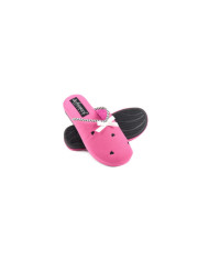 Zapatillas de la habitación de damas DeFonseca con corazones bordados