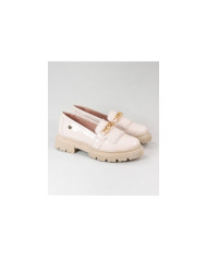 Sapatos Beges Rasos Ginova com Detalhe em Corrente