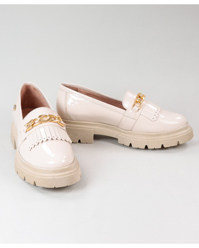 Beges Rasos Ginova Shoes with Chain Detail