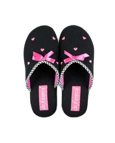Zapatillas de la habitación de damas DeFonseca con corazones bordados