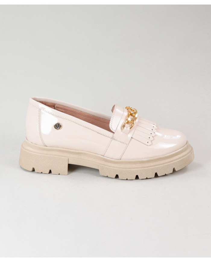 Beges Rasos Ginova Shoes with Chain Detail