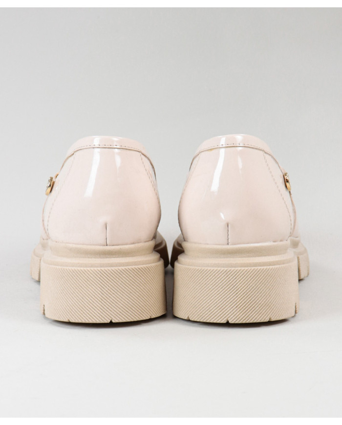 Beges Rasos Ginova Shoes with Chain Detail