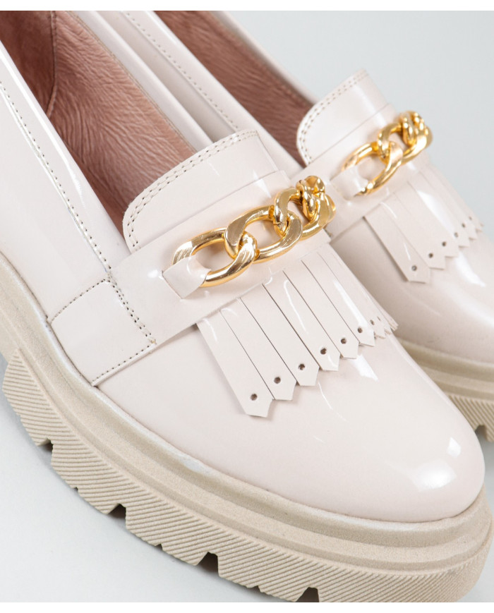 Beges Rasos Ginova Shoes with Chain Detail