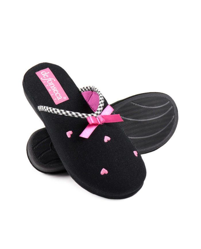 Zapatillas de la habitación de damas DeFonseca con corazones bordados