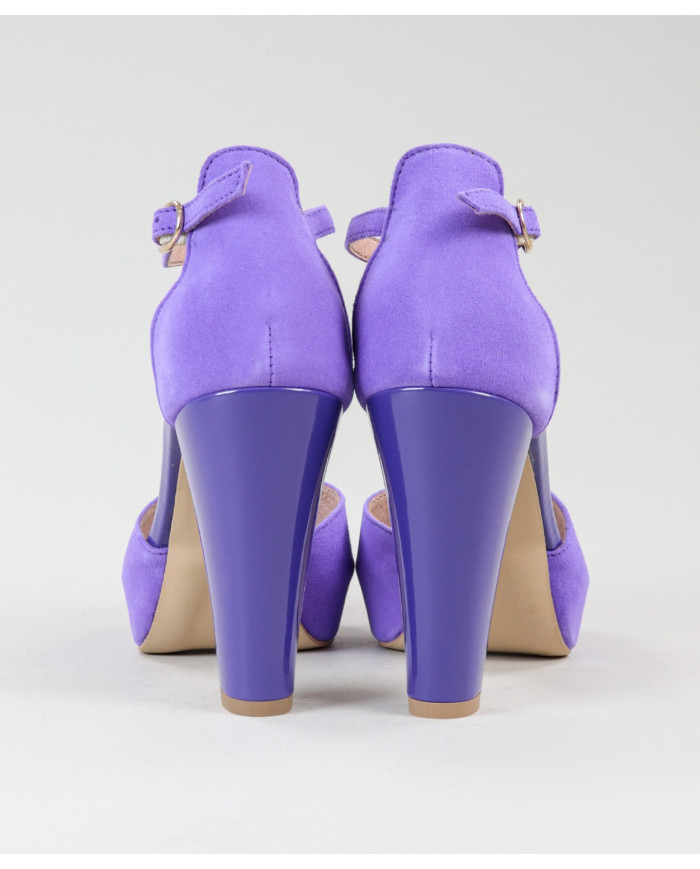 Pink Sandals of Lady Ginova Elegant