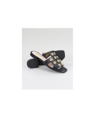 Chinelos Pretos de Senhora Ginova com Tachas