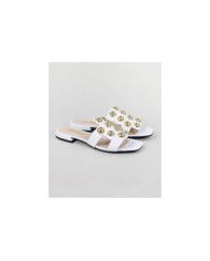 Chinelos Brancos de Senhora Ginova com Tachas