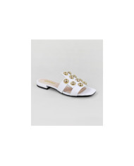 Chinelos Brancos de Senhora Ginova com Tachas