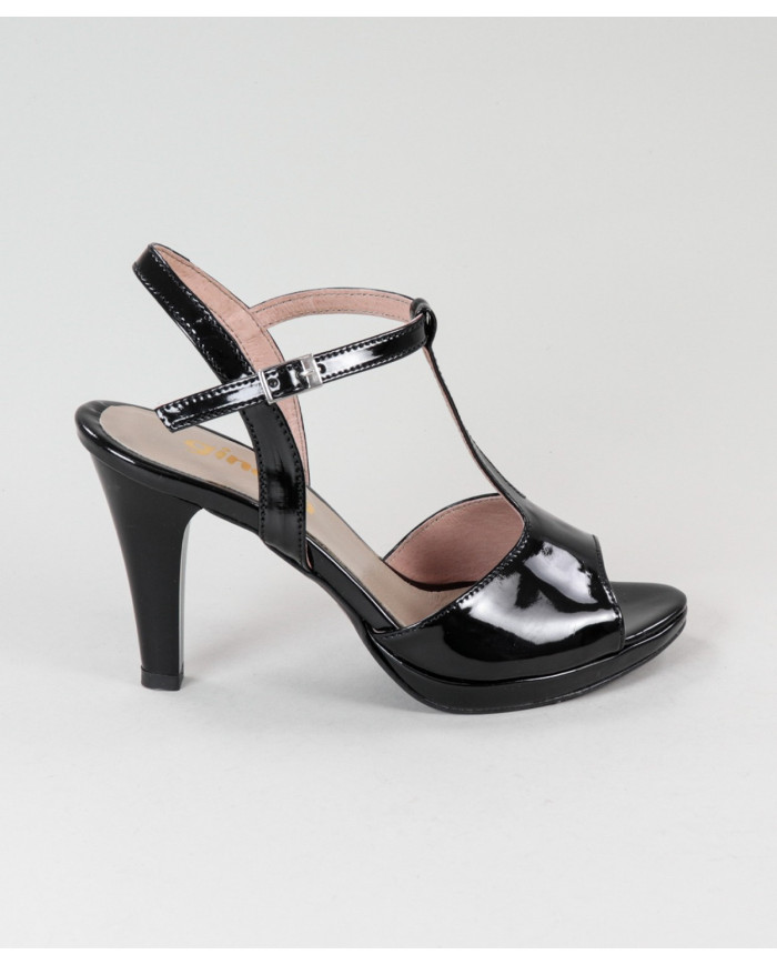 Elegant Black Sandals of Lady Ginova varnished