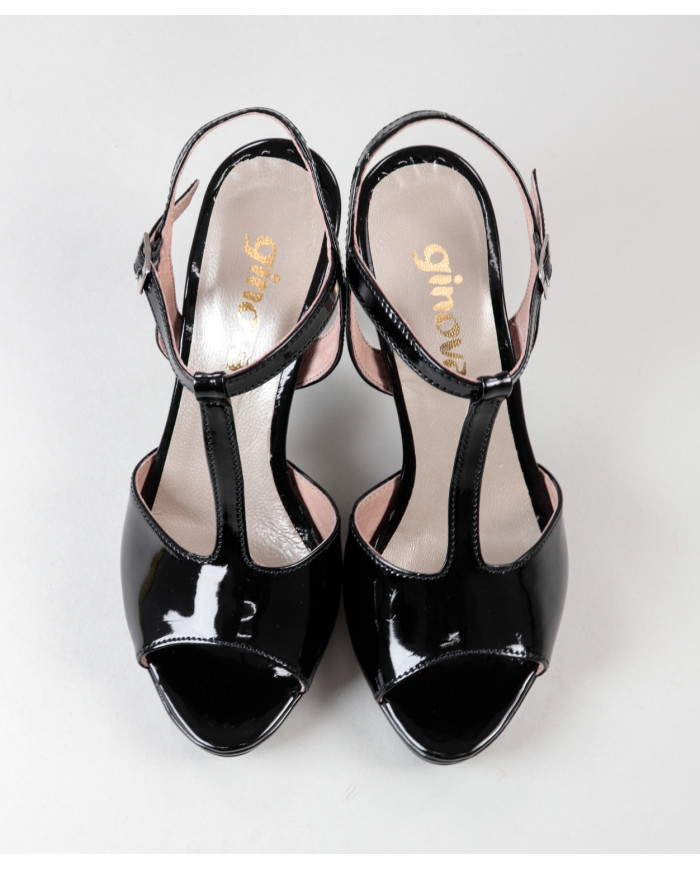 Elegant Black Sandals of Lady Ginova varnished